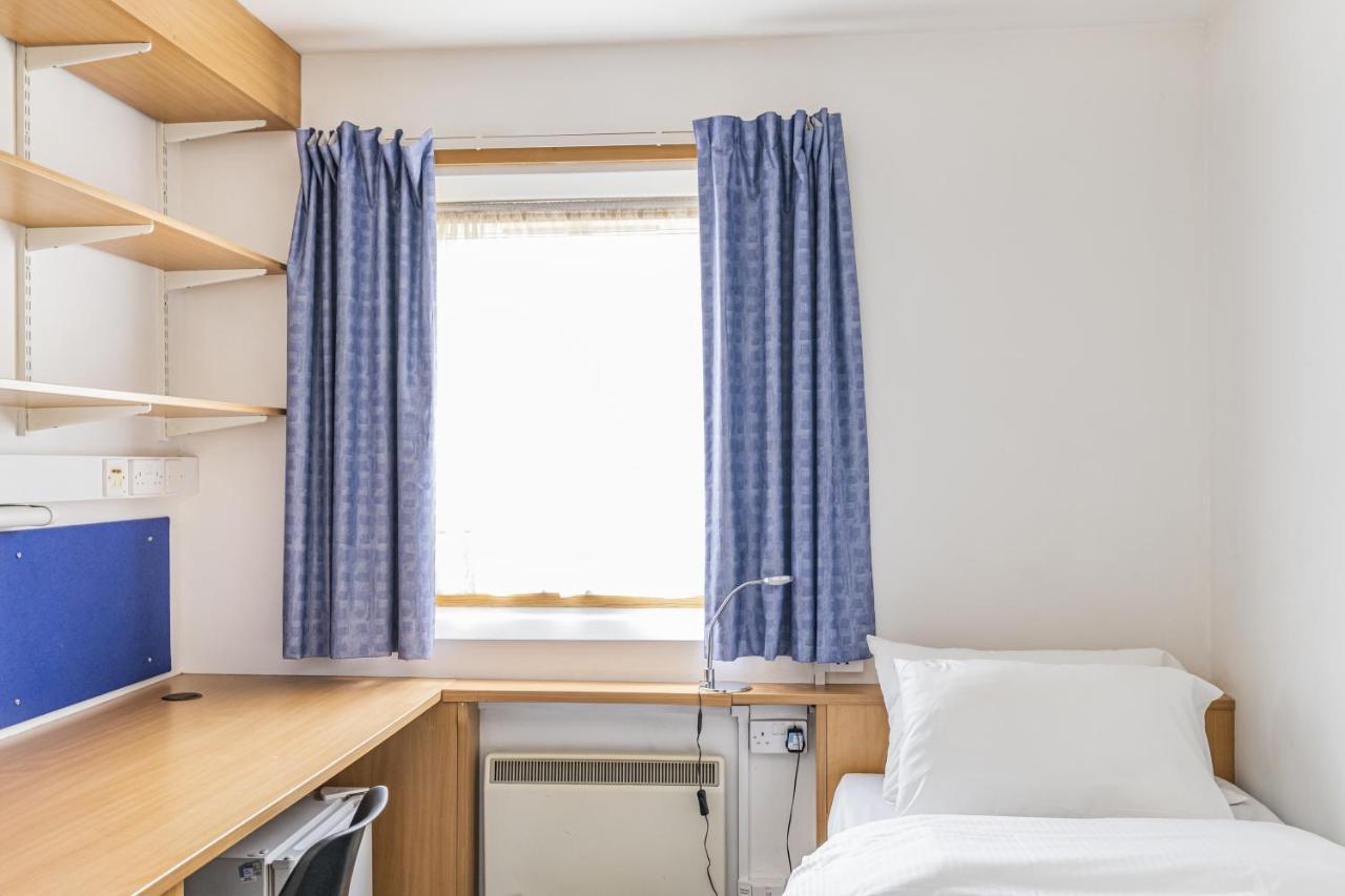 Vibrant Ensuite Rooms, Hatfield - Sk ภายนอก รูปภาพ