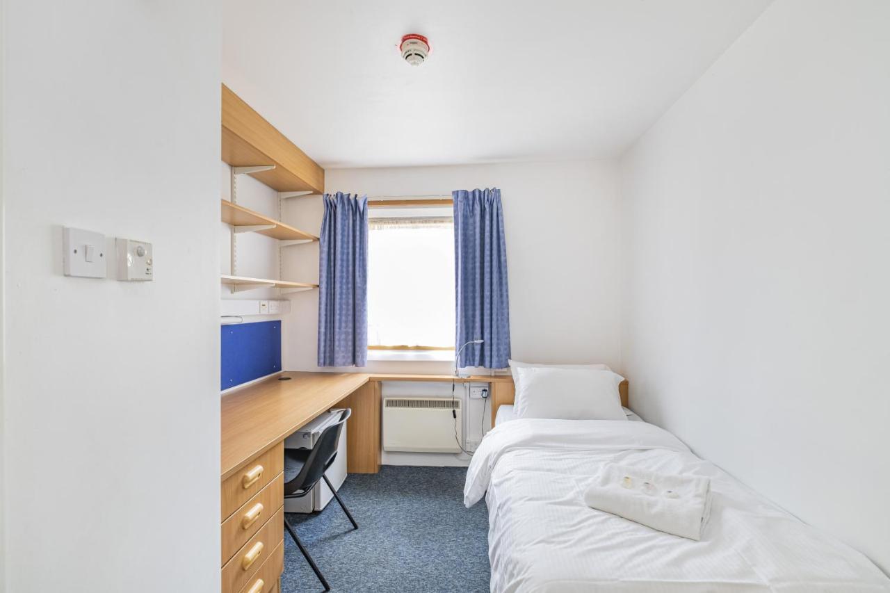 Vibrant Ensuite Rooms, Hatfield - Sk ภายนอก รูปภาพ