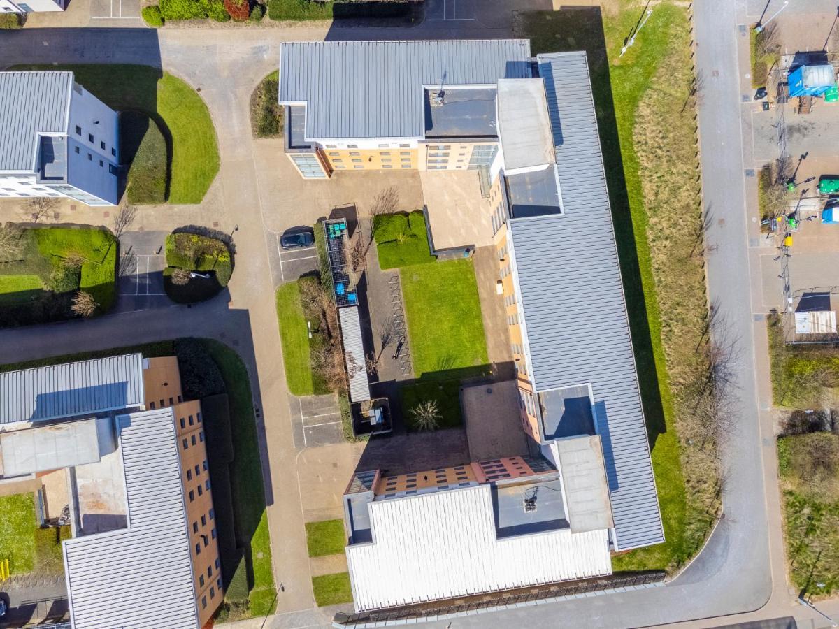 Vibrant Ensuite Rooms, Hatfield - Sk ภายนอก รูปภาพ