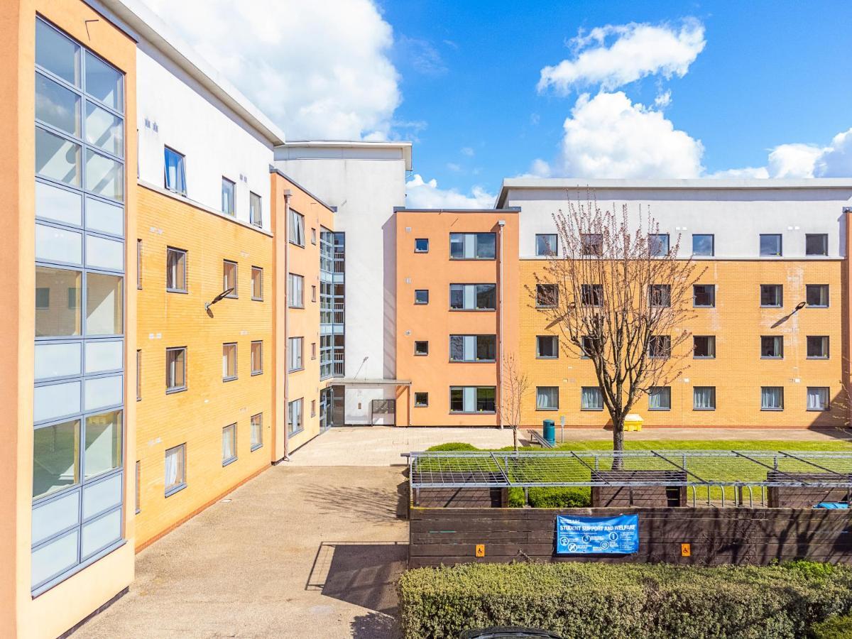 Vibrant Ensuite Rooms, Hatfield - Sk ภายนอก รูปภาพ