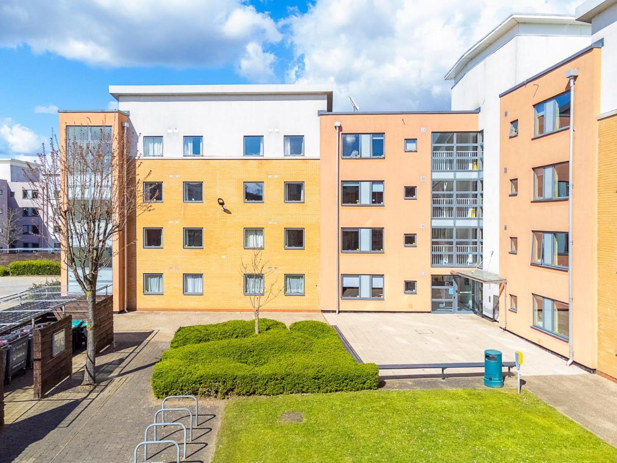 Vibrant Ensuite Rooms, Hatfield - Sk ภายนอก รูปภาพ